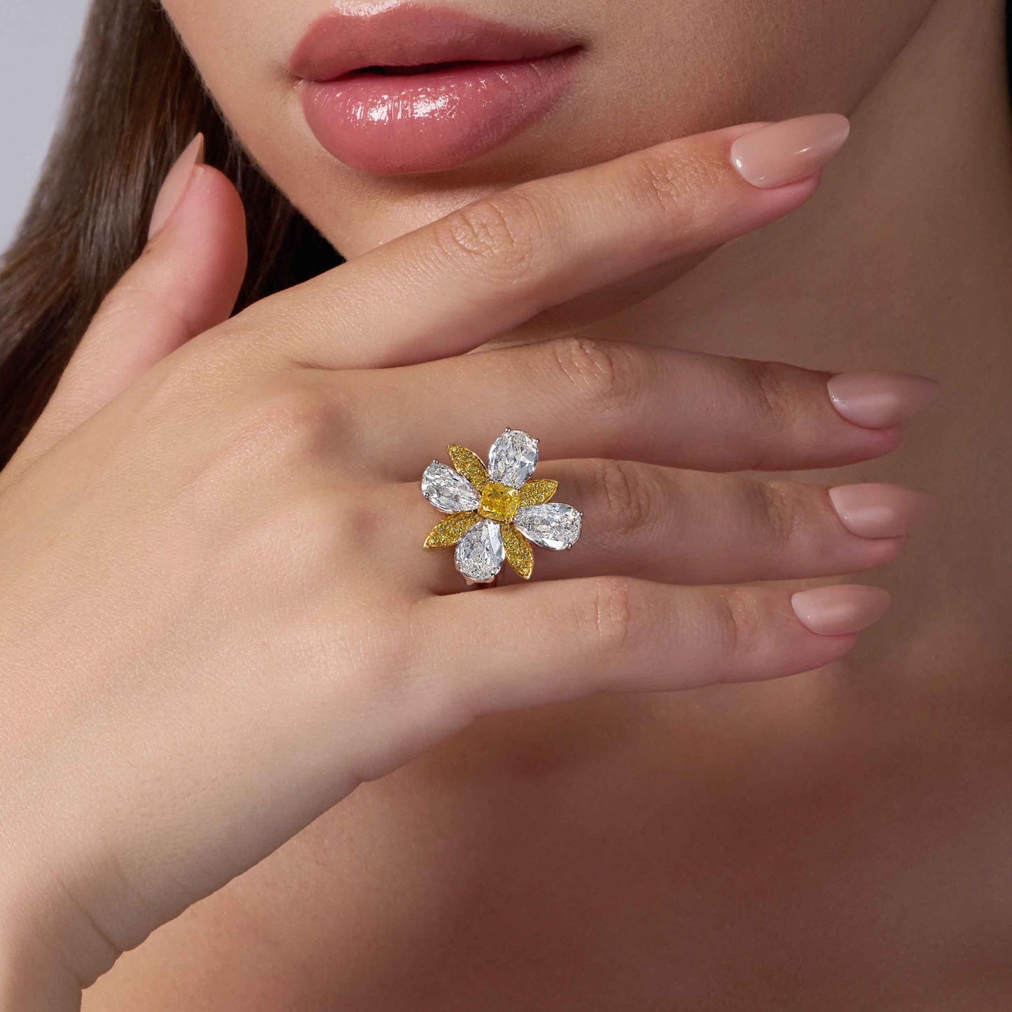 Aliel-High-Jewellery-Fancy-Vivid-Yellow-and-White-Diamon-Ring-CRN01518-2