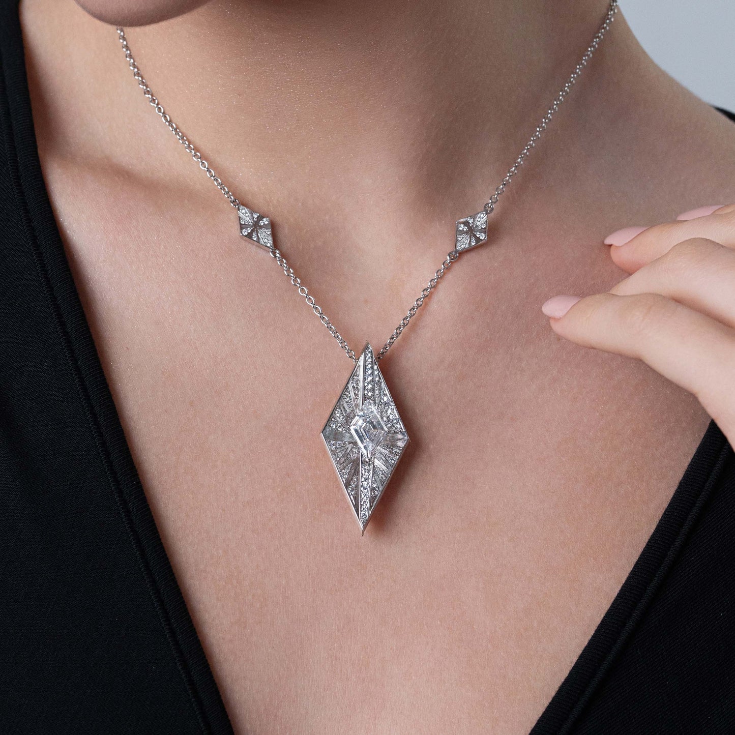 Kite Diamond Pendant High Jewellery ALIEL CPN01273 Image3