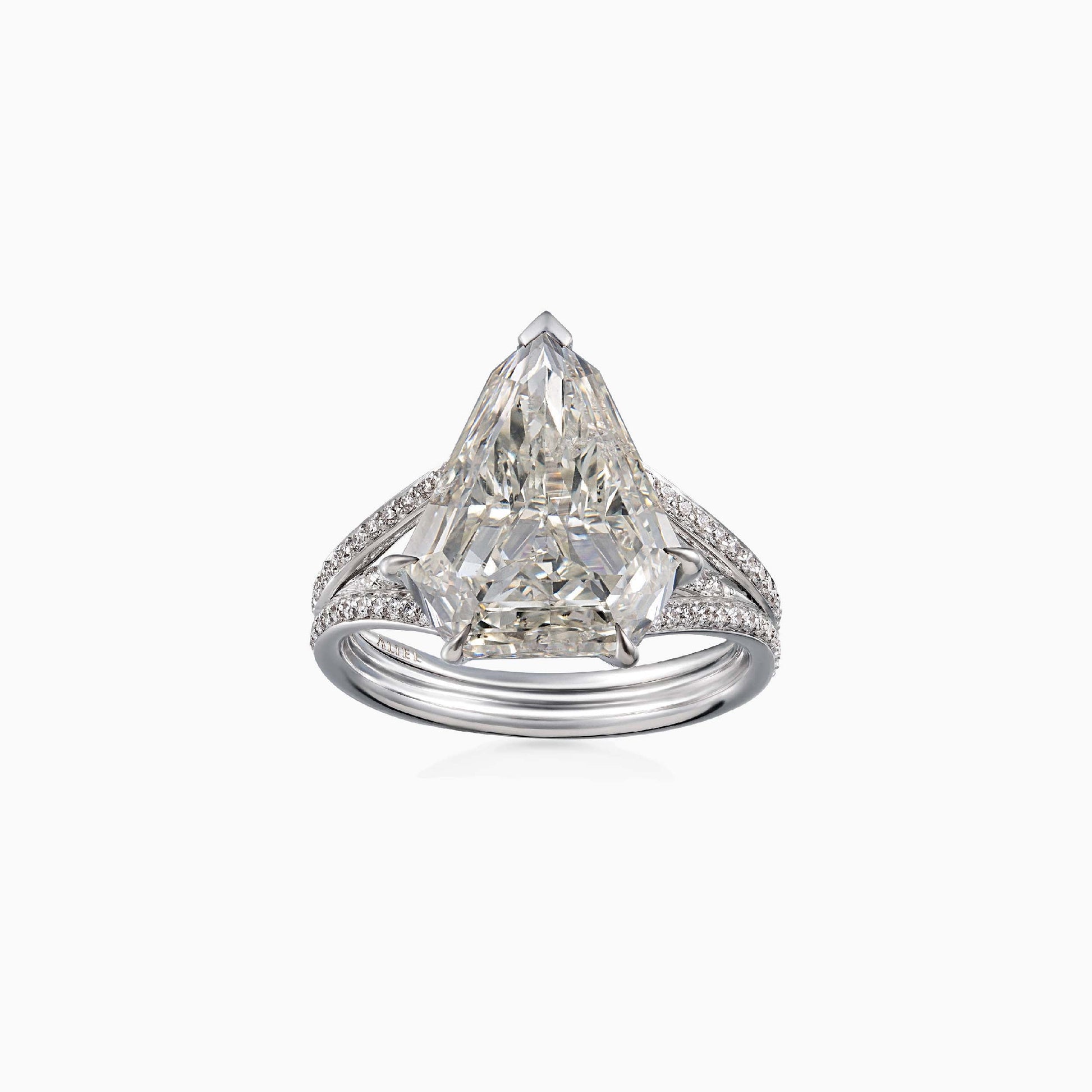 Shield Solitaire Diamond Ring - High Jewellery - ALIEL